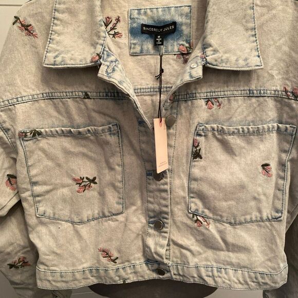 Sincerly Jules Gray and Pink Jean Jacket with pink embroidered flowers. Size M - Picture 10 of 10